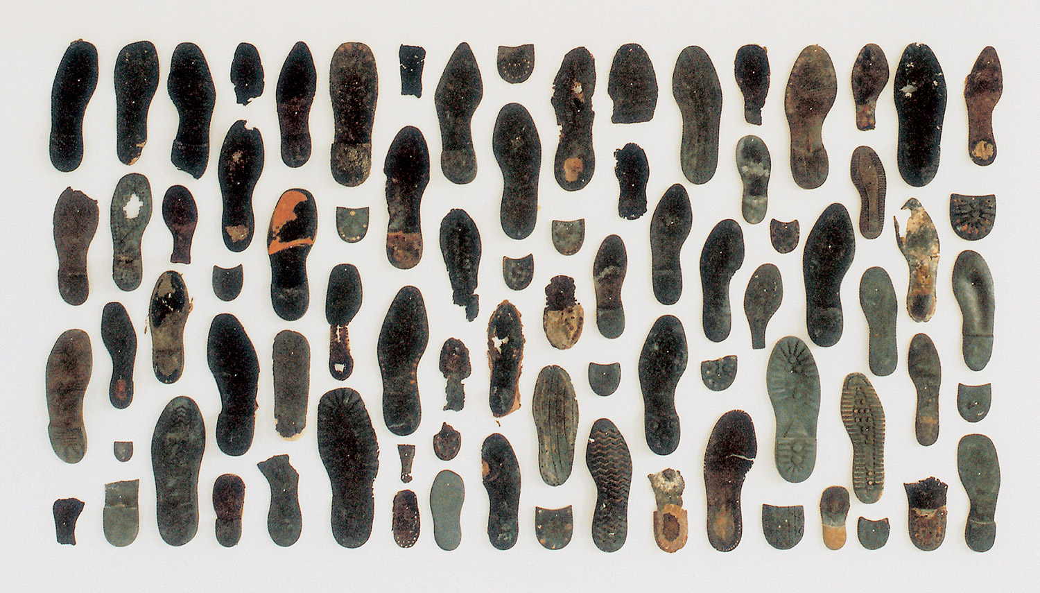 SOULS | 2,20 m x 1,10 m | shoe soles found at the beach in Italy and Greece | Work by Sven Rünger & Ebi de Boer | Galerie Herold / Bremen | 1999